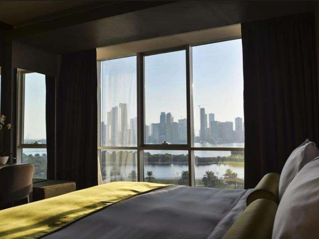 Hotel 72