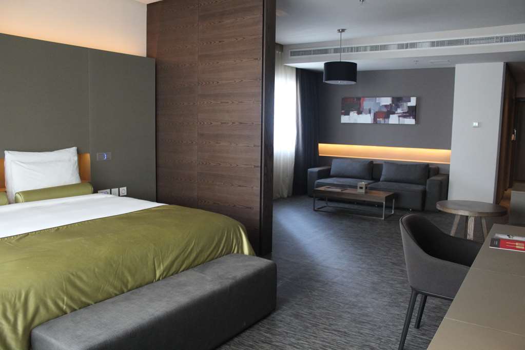 72 Waterfront Hotel